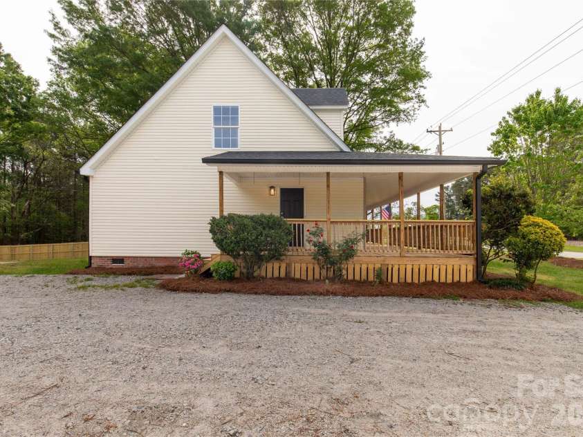 2425 Kershaw Camden Highway, Lancaster, SC 29720.  MLS# CAR4330831, YatesRealty ID 13813. 