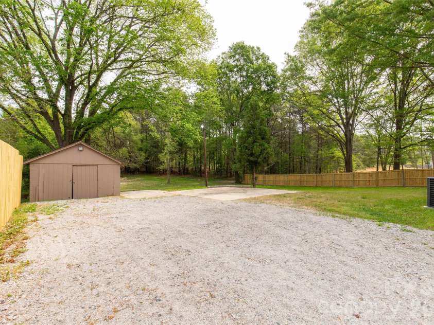 2425 Kershaw Camden Highway, Lancaster, SC 29720.  MLS# CAR4330831, YatesRealty ID 13813. 