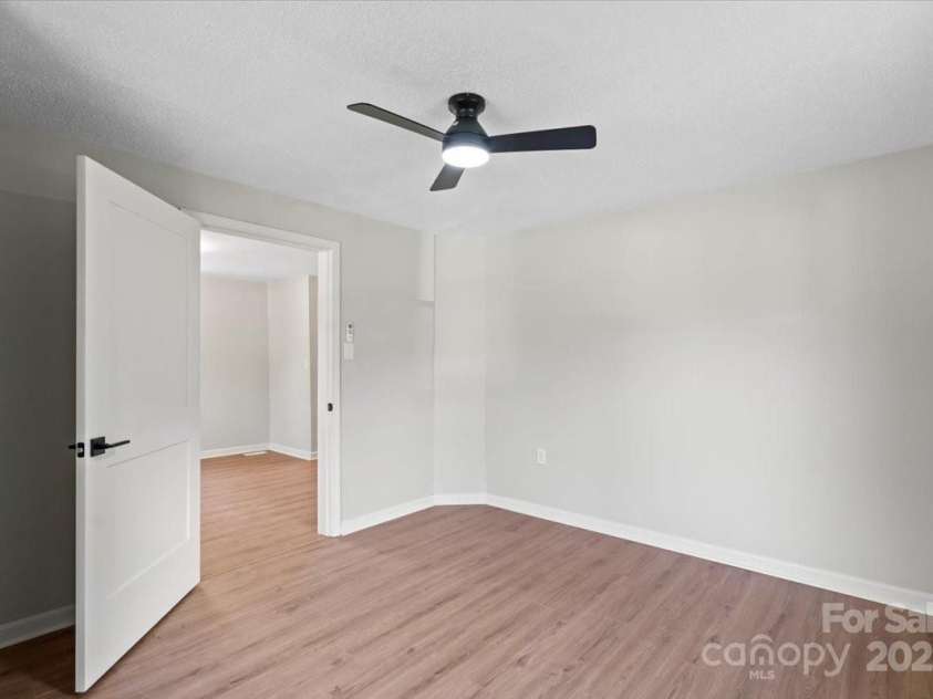 300 Ervin Avenue, Newton, NC 28658.  MLS# CAR4247888, YatesRealty ID 13814. 