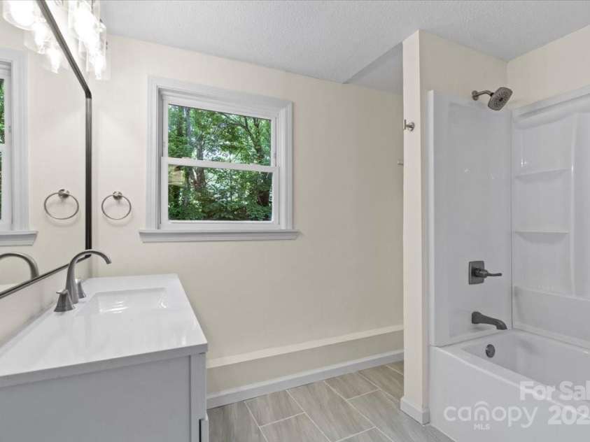 300 Ervin Avenue, Newton, NC 28658.  MLS# CAR4247888, YatesRealty ID 13814. 