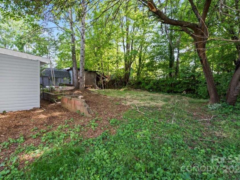 300 Ervin Avenue, Newton, NC 28658.  MLS# CAR4247888, YatesRealty ID 13814. 