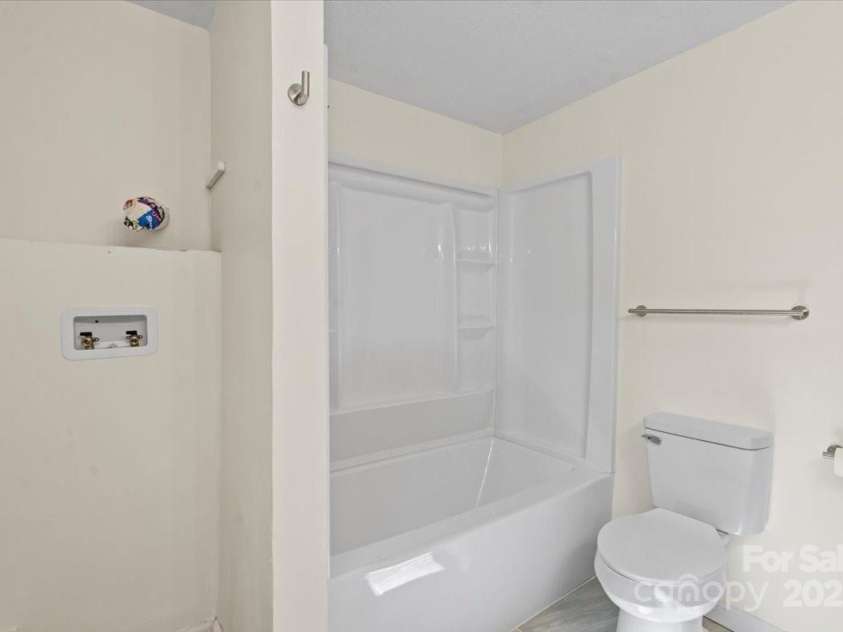 300 Ervin Avenue, Newton, NC 28658.  MLS# CAR4247888, YatesRealty ID 13814. Laundry