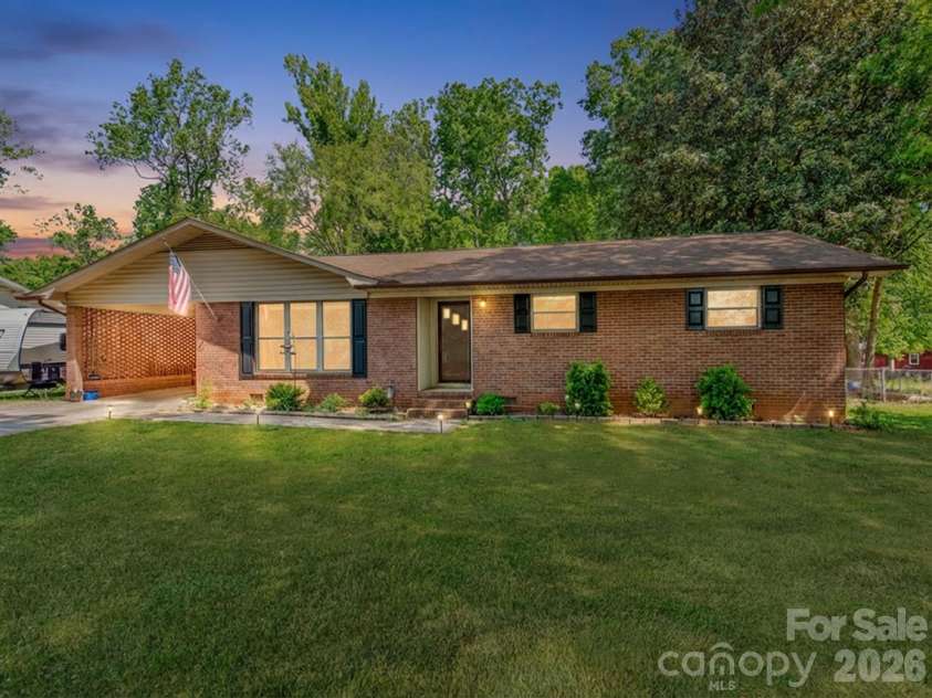 235 Central Heights Drive, Concord, NC 28025.  MLS# CAR4367935, YatesRealty ID 13815. 