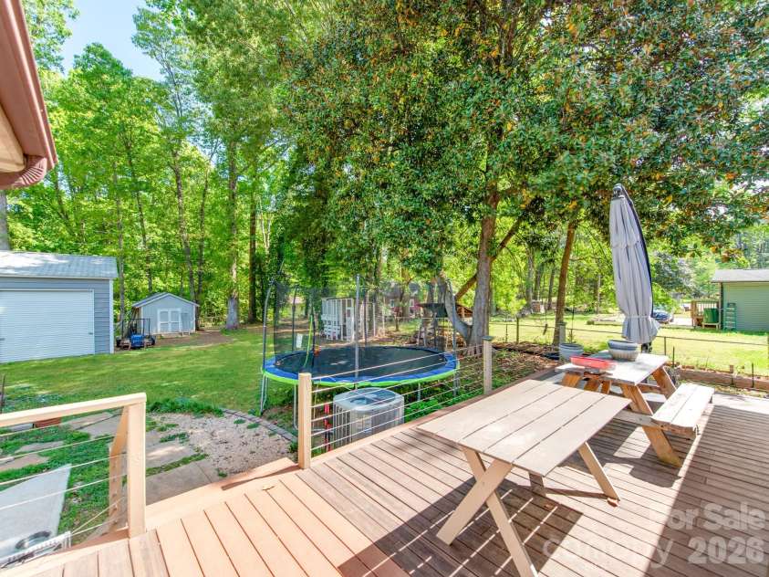 235 Central Heights Drive, Concord, NC 28025.  MLS# CAR4367935, YatesRealty ID 13815. 