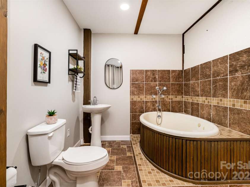 2845 Lakefront Drive, Belmont, NC 28012.  MLS# CAR4257330, YatesRealty ID 13815. 