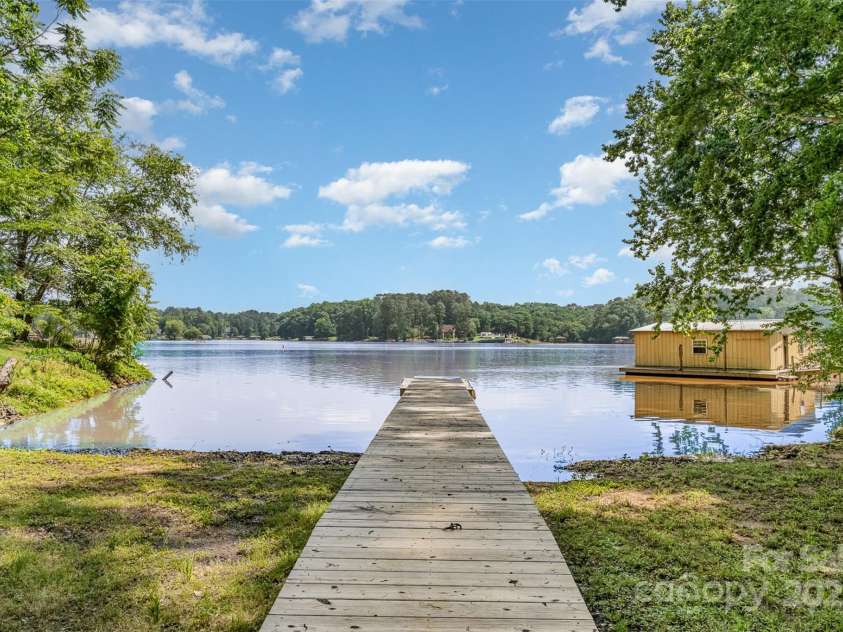 2845 Lakefront Drive, Belmont, NC 28012.  MLS# CAR4257330, YatesRealty ID 13815. 