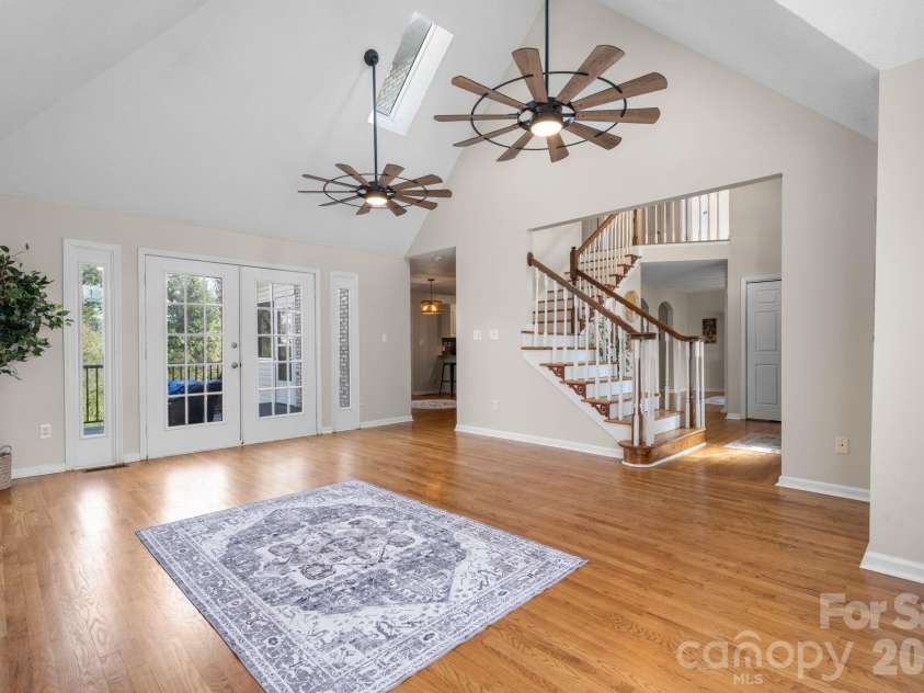 1801 Twin Ponds Drive, Hickory, NC 28602.  MLS# CAR4297155, YatesRealty ID 13819. 