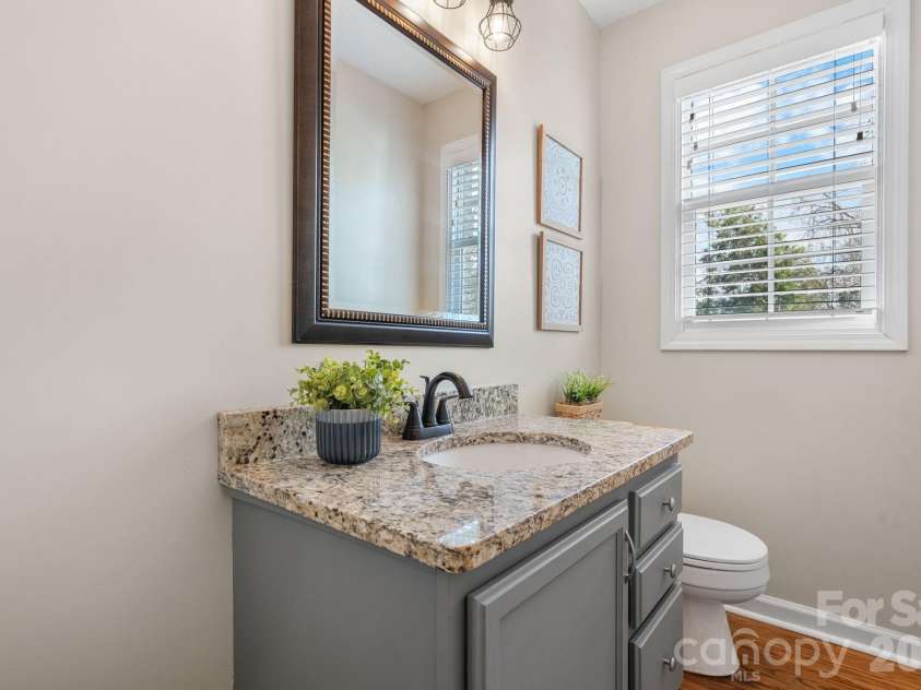 1801 Twin Ponds Drive, Hickory, NC 28602.  MLS# CAR4297155, YatesRealty ID 13819. 