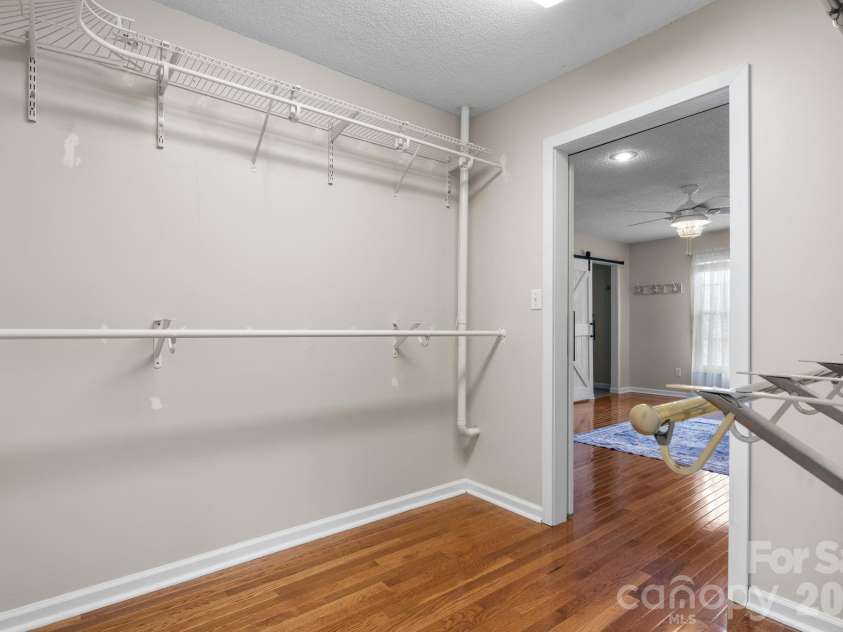 1801 Twin Ponds Drive, Hickory, NC 28602.  MLS# CAR4297155, YatesRealty ID 13819. 
