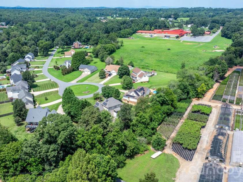 1801 Twin Ponds Drive, Hickory, NC 28602.  MLS# CAR4297155, YatesRealty ID 13819. 