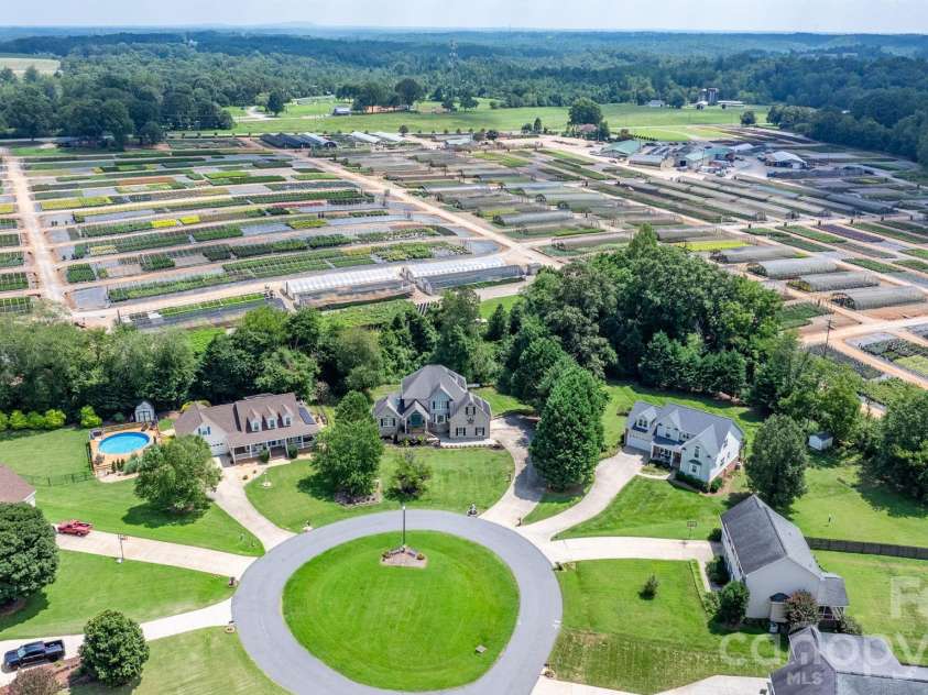 1801 Twin Ponds Drive, Hickory, NC 28602.  MLS# CAR4297155, YatesRealty ID 13819. 