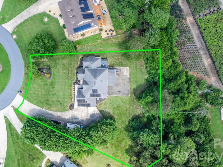 1801 Twin Ponds Drive, Hickory, NC 28602.  MLS# CAR4297155, YatesRealty ID 13819. 