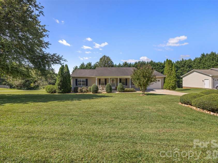 1254 Heritage Farm Road, Hickory, NC 28601.  MLS# CAR4358099, YatesRealty ID 13820. 