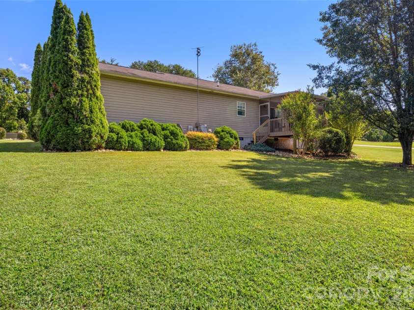 1254 Heritage Farm Road, Hickory, NC 28601.  MLS# CAR4358099, YatesRealty ID 13820. 