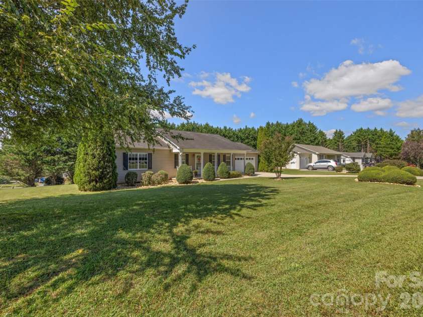 1254 Heritage Farm Road, Hickory, NC 28601.  MLS# CAR4358099, YatesRealty ID 13820. 