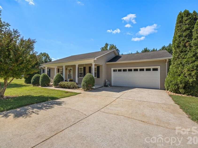 1254 Heritage Farm Road, Hickory, NC 28601.  MLS# CAR4358099, YatesRealty ID 13820. 