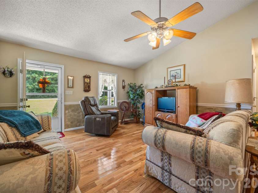 1254 Heritage Farm Road, Hickory, NC 28601.  MLS# CAR4358099, YatesRealty ID 13820. 