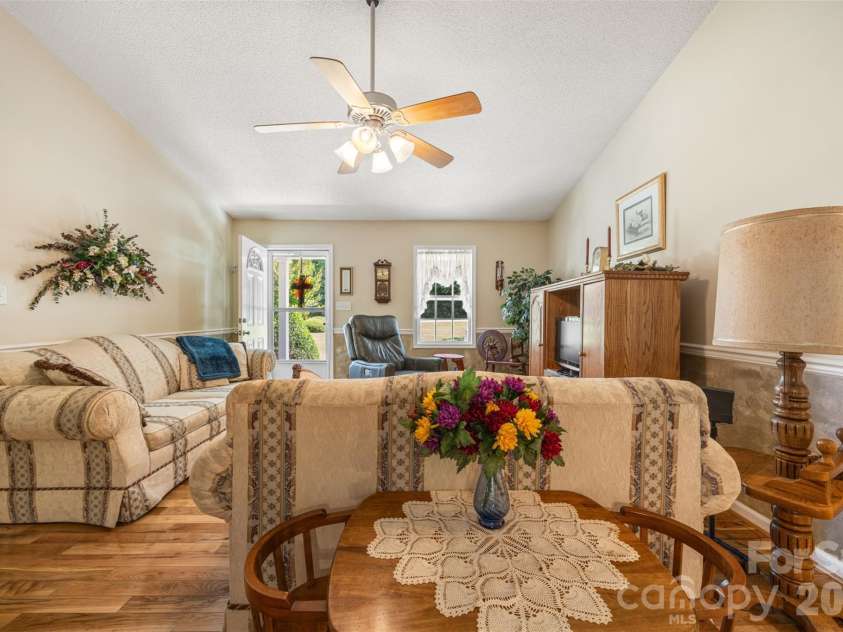 1254 Heritage Farm Road, Hickory, NC 28601.  MLS# CAR4358099, YatesRealty ID 13820. 