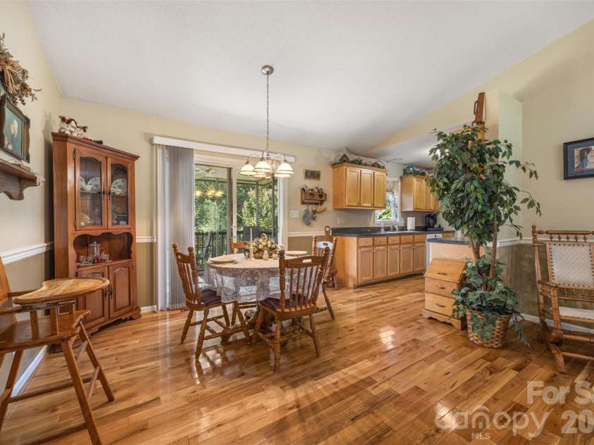 1254 Heritage Farm Road, Hickory, NC 28601.  MLS# CAR4358099, YatesRealty ID 13820. 