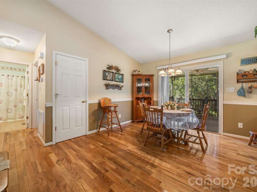 1254 Heritage Farm Road, Hickory, NC 28601.  MLS# CAR4358099, YatesRealty ID 13820. 