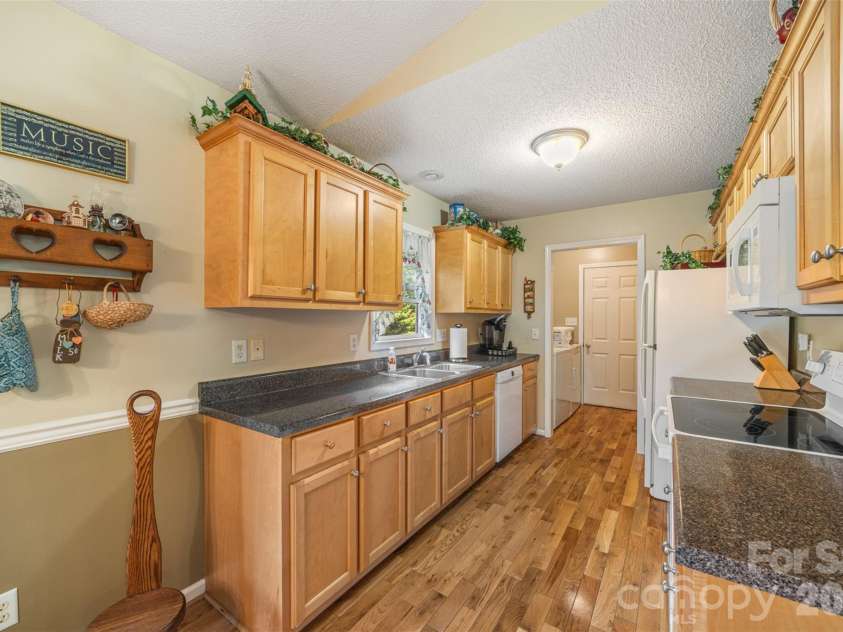 1254 Heritage Farm Road, Hickory, NC 28601.  MLS# CAR4358099, YatesRealty ID 13820. 