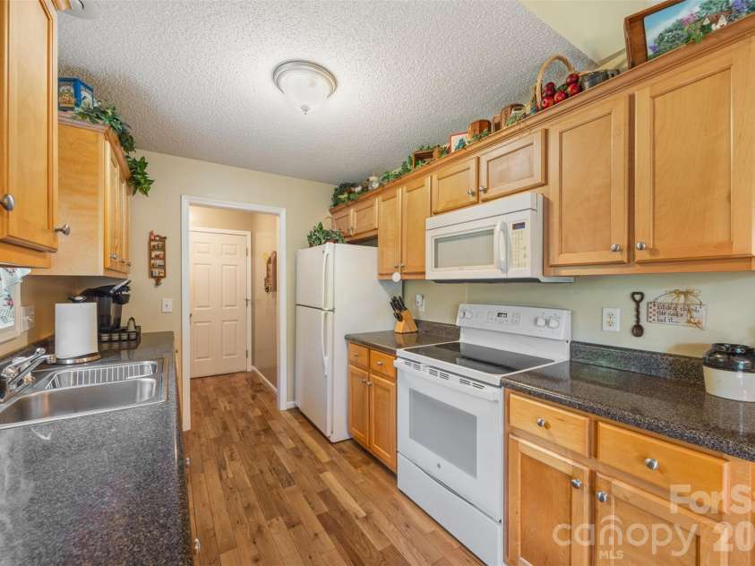1254 Heritage Farm Road, Hickory, NC 28601.  MLS# CAR4358099, YatesRealty ID 13820. 