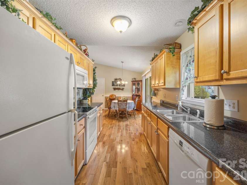 1254 Heritage Farm Road, Hickory, NC 28601.  MLS# CAR4358099, YatesRealty ID 13820. 