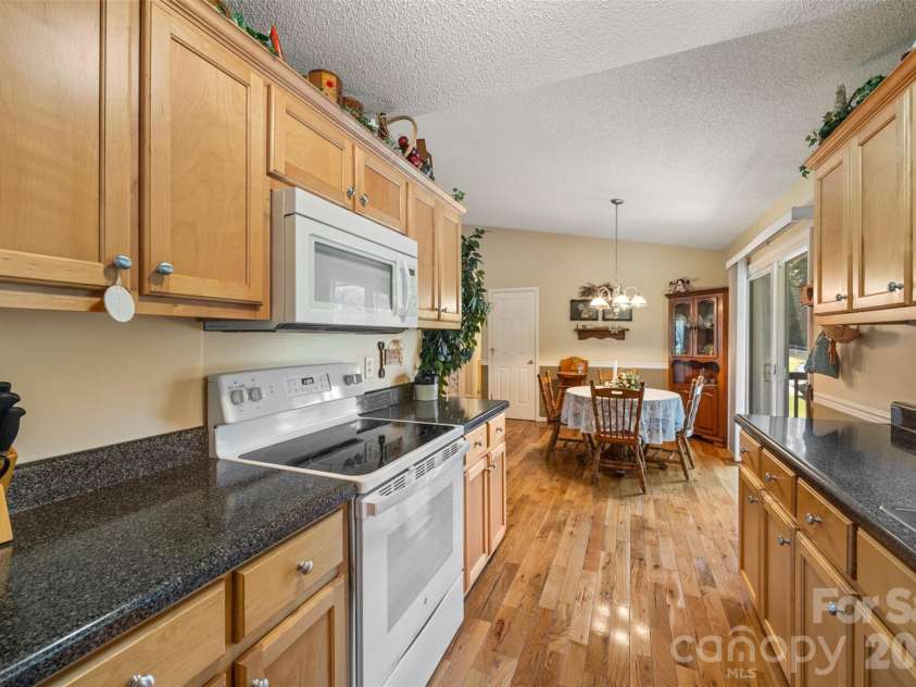 1254 Heritage Farm Road, Hickory, NC 28601.  MLS# CAR4358099, YatesRealty ID 13820. 