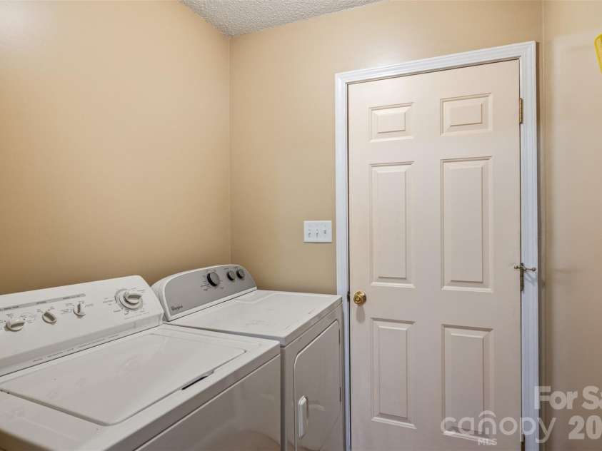 1254 Heritage Farm Road, Hickory, NC 28601.  MLS# CAR4358099, YatesRealty ID 13820. 