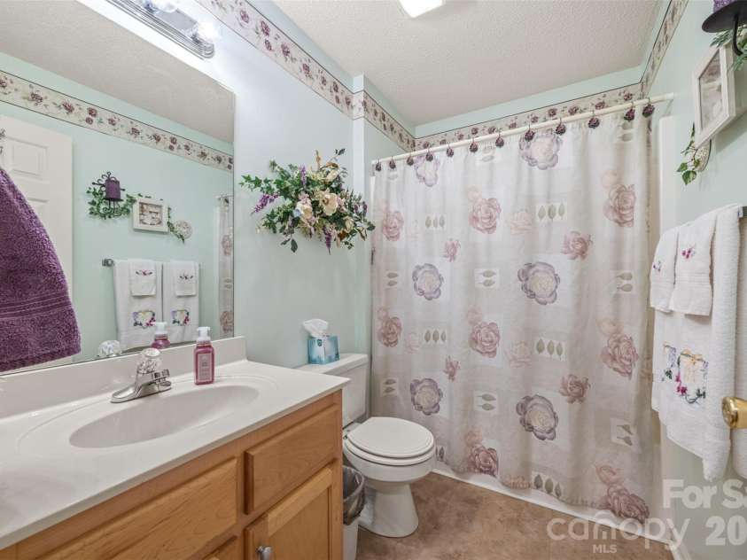 1254 Heritage Farm Road, Hickory, NC 28601.  MLS# CAR4358099, YatesRealty ID 13820. 