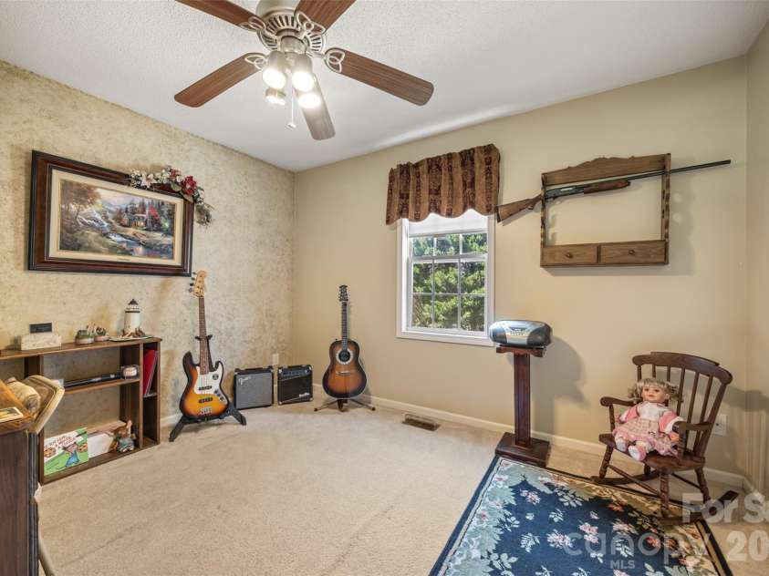 1254 Heritage Farm Road, Hickory, NC 28601.  MLS# CAR4358099, YatesRealty ID 13820. 