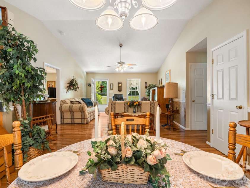 1254 Heritage Farm Road, Hickory, NC 28601.  MLS# CAR4358099, YatesRealty ID 13820. 