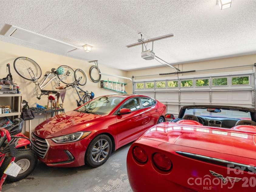 1254 Heritage Farm Road, Hickory, NC 28601.  MLS# CAR4358099, YatesRealty ID 13820. 
