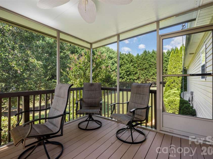 1254 Heritage Farm Road, Hickory, NC 28601.  MLS# CAR4358099, YatesRealty ID 13820. 