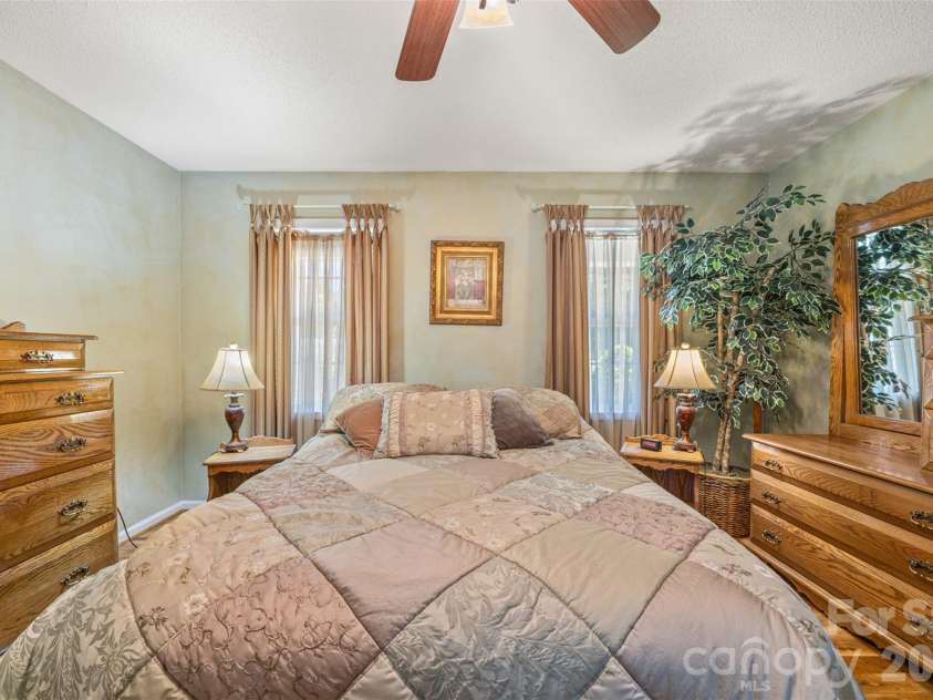 1254 Heritage Farm Road, Hickory, NC 28601.  MLS# CAR4358099, YatesRealty ID 13820. 