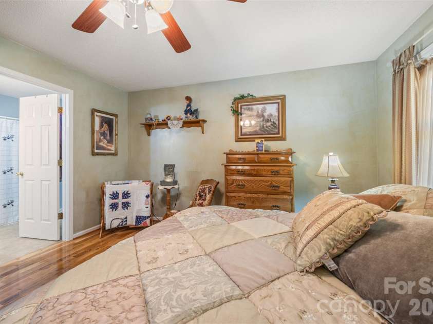 1254 Heritage Farm Road, Hickory, NC 28601.  MLS# CAR4358099, YatesRealty ID 13820. 