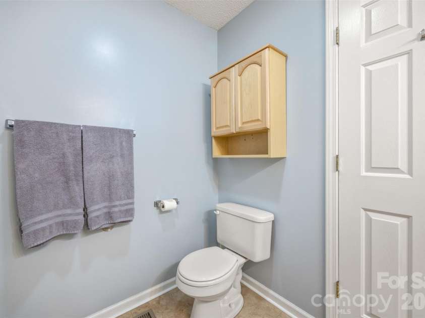 1254 Heritage Farm Road, Hickory, NC 28601.  MLS# CAR4358099, YatesRealty ID 13820. 
