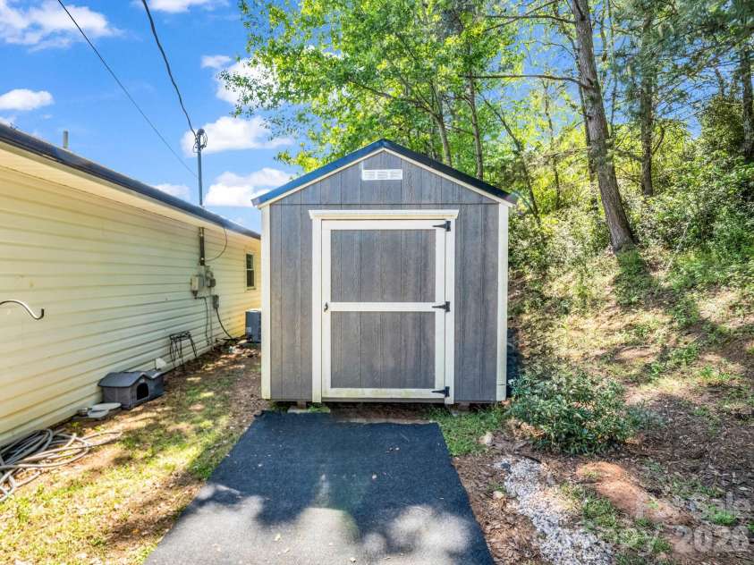 131 Winchester Drive, Ellenboro, NC 28040.  MLS# CAR4370368, YatesRealty ID 13821. 