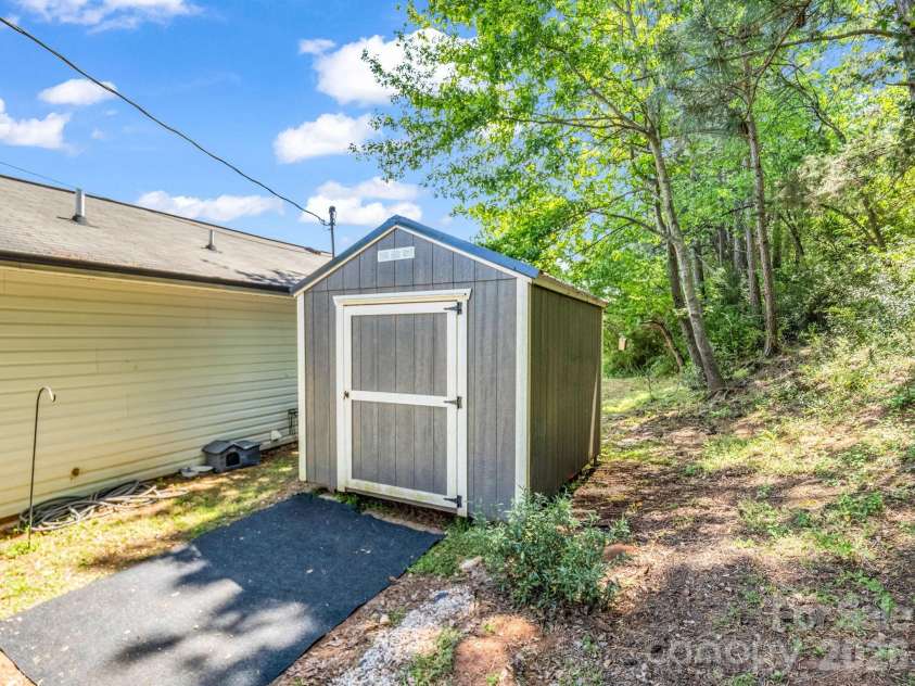 131 Winchester Drive, Ellenboro, NC 28040.  MLS# CAR4370368, YatesRealty ID 13821. 