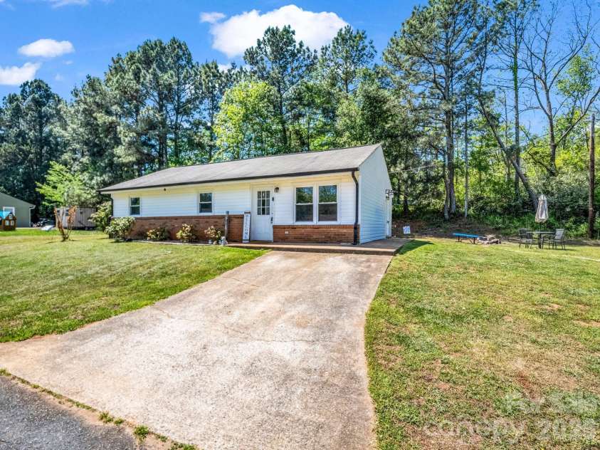 131 Winchester Drive, Ellenboro, NC 28040.  MLS# CAR4370368, YatesRealty ID 13821. 