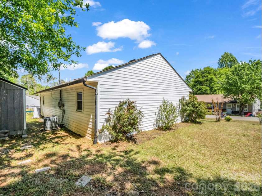 131 Winchester Drive, Ellenboro, NC 28040.  MLS# CAR4370368, YatesRealty ID 13821. 