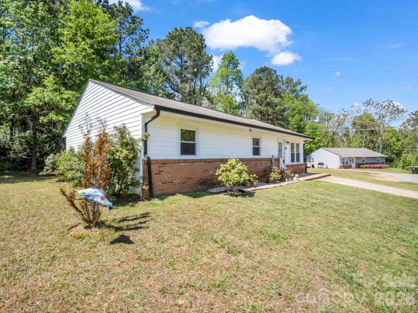 131 Winchester Drive, Ellenboro, NC 28040.  MLS# CAR4370368, YatesRealty ID 13821. 