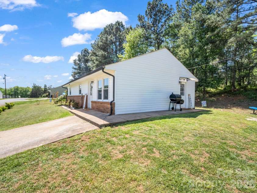 131 Winchester Drive, Ellenboro, NC 28040.  MLS# CAR4370368, YatesRealty ID 13821. 