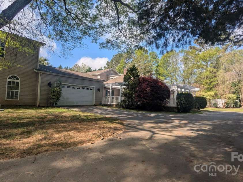 1404 Oakdale Road, Rock Hill, SC 29730.  MLS# CAR4245874, YatesRealty ID 13822. 