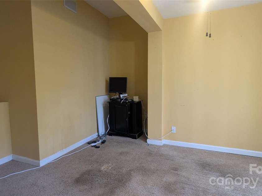 1404 Oakdale Road, Rock Hill, SC 29730.  MLS# CAR4245874, YatesRealty ID 13822. 
