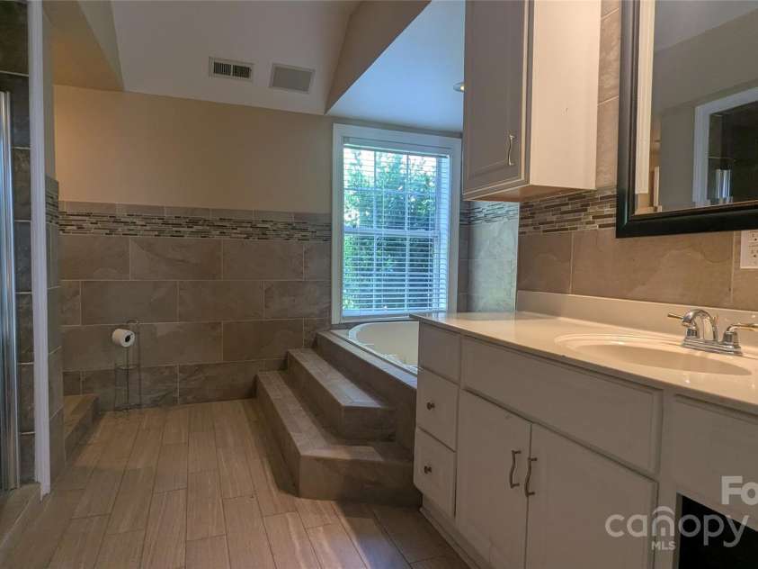 1404 Oakdale Road, Rock Hill, SC 29730.  MLS# CAR4245874, YatesRealty ID 13822. 