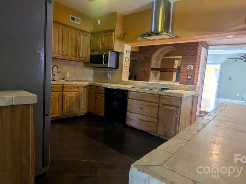 1404 Oakdale Road, Rock Hill, SC 29730.  MLS# CAR4245874, YatesRealty ID 13822. 