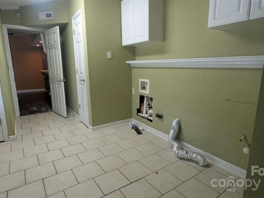 1404 Oakdale Road, Rock Hill, SC 29730.  MLS# CAR4245874, YatesRealty ID 13822. 