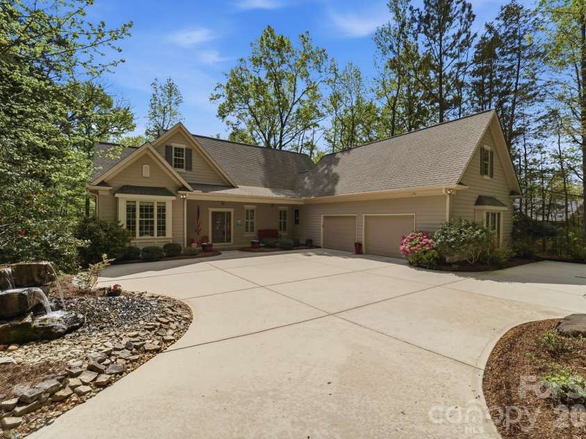 2370 Valelake Road, York, SC 29745.  MLS# CAR4366259, YatesRealty ID 13823. 