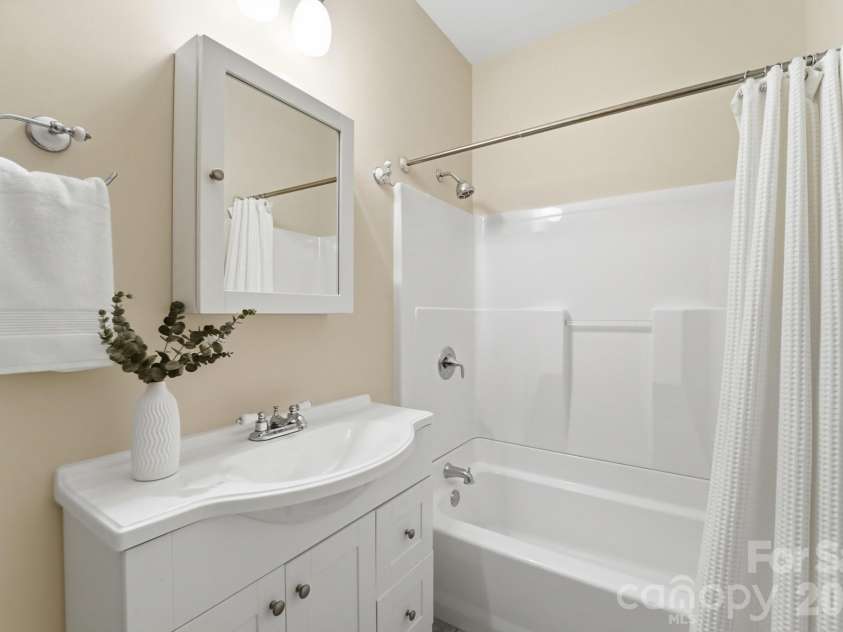 2370 Valelake Road, York, SC 29745.  MLS# CAR4366259, YatesRealty ID 13823. 